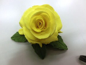 黄色