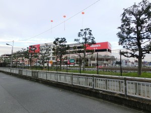 草加舎人店